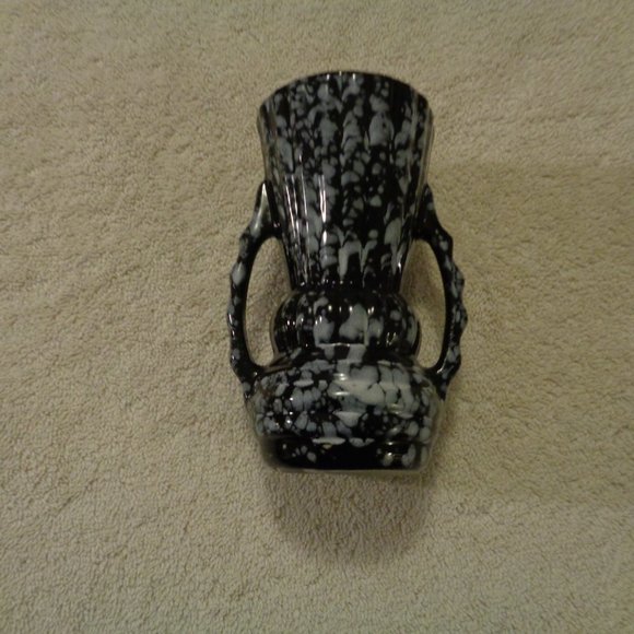 VINTAGE BLACK & WHITE MOTTLED POTTERY VASE - Picture 3 of 7